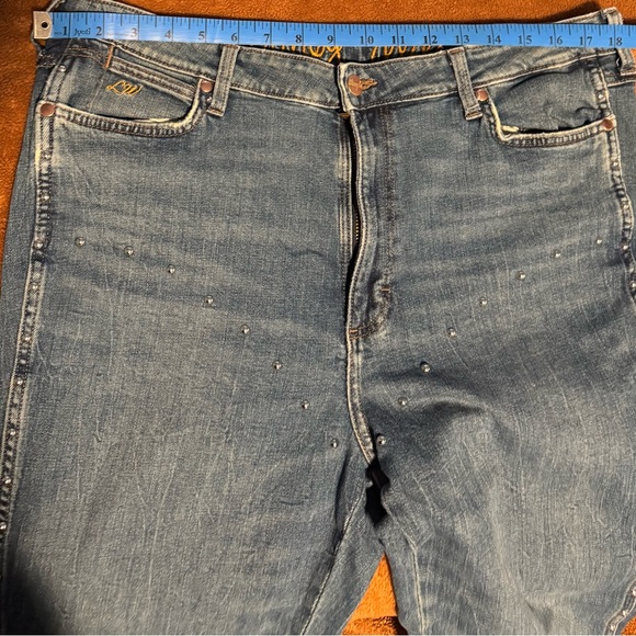 Wrangler x Lainey Wilson Bejeweled Bell Bottoms size 34/32 - Picture 2 of 8